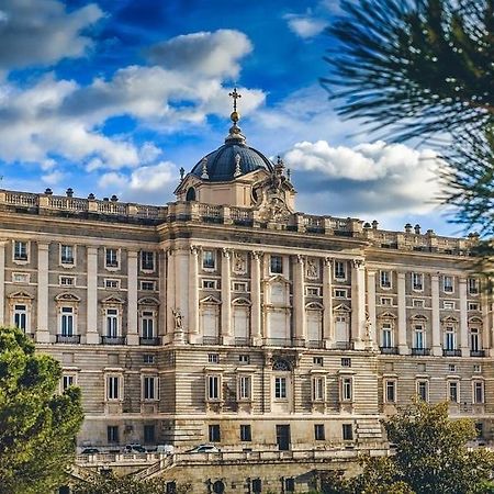 Parsa Homstay Madrid Eksteriør bilde